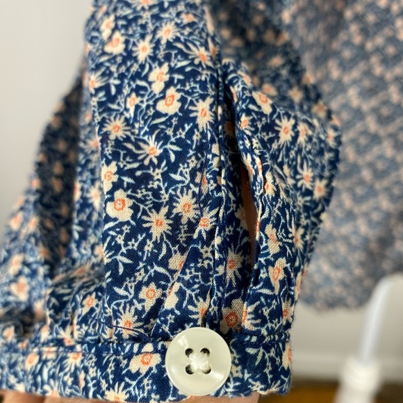 TROVATA Birds of Paradis ditzy floral print ruffle high neck button down blouse - Picture 8 of 9